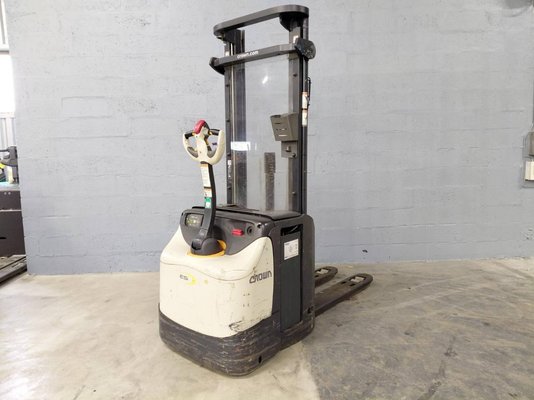 Apilador con conductor acompañante Crown ESI4000-12 - 1
