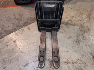 Apilador con conductor acompañante Crown ESI4000-12