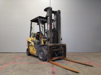 Carretilla contrapesada de 4 ruedas Caterpillar GP25NTD - 1