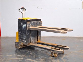 Transpaleta con conductor acompañante Caterpillar NPP20N2E