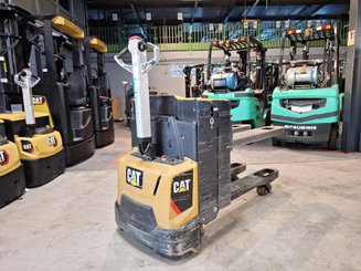 Transpaleta con conductor acompañante Caterpillar NPP20N2E