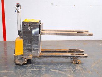 Transpaleta con conductor acompañante Caterpillar NPP20N2E