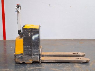 Transpaleta con conductor acompañante Caterpillar NPP20N2E