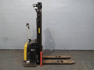Apilador con conductor acompañante Caterpillar NSP12N