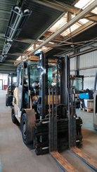 Carretilla contrapesada de 4 ruedas Caterpillar DP40N - 1