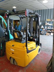 Carretilla contrapesada de 3 ruedas Yale ERP15VTSWB