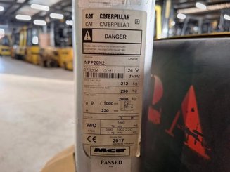 Transpaleta con conductor acompañante Caterpillar NPV20N2