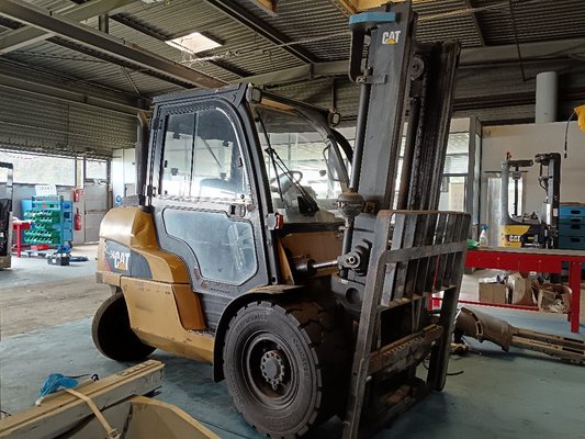 Carretilla contrapesada de 4 ruedas Caterpillar DP50NT - 1