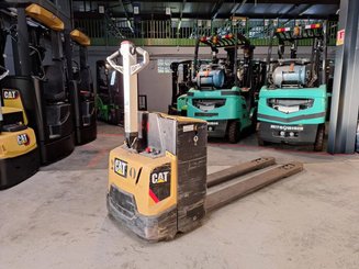Transpaleta con conductor acompañante Caterpillar NPV20N2