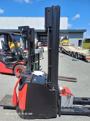 Apilador con plataforma Hangcha CDD12-AZ3S-L - 1