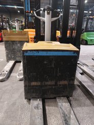 Transpaleta con conductor acompañante Caterpillar NPP20N2