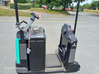 Tractor de remolque Mitsubishi TRB50 - 1