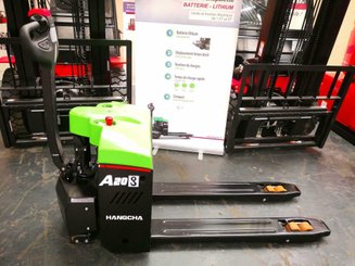 Transpaleta con conductor acompañante Hangcha CBD20-I