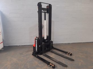 Apilador con horquillas entre patas Hangcha CTD15-A2MC2-ISZ