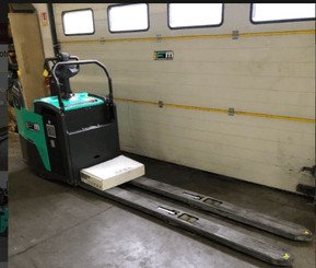 Transpaleta con plataforma Mitsubishi PBF20N3R Fourches 2400mm - 1