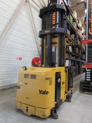 Carretilla trilateral con cabina de mando elevable Yale MTC10 - 1