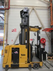 Carretilla trilateral con cabina de mando elevable Yale MTC10 - 1
