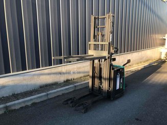 Apilador con plataforma Mitsubishi SBV12P - 3