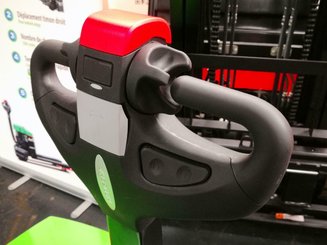 Transpaleta con conductor acompañante Hangcha CBD20-I