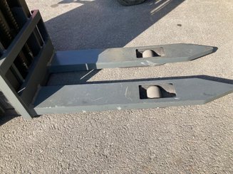 Apilador con plataforma Mitsubishi SBV12P - 8