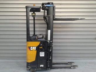 Apilador con plataforma Caterpillar NSR20N