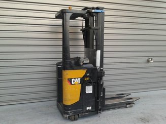 Apilador con plataforma Caterpillar NSR20N