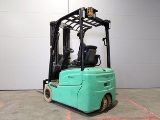 Carretilla contrapesada de 3 ruedas Yale ERP15VTSWB - 2