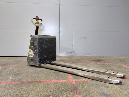 Transpaleta con conductor acompañante Crown WP3020-2.0 - 1