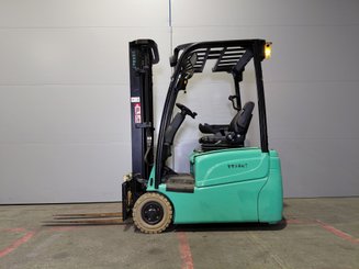 Carretilla contrapesada de 3 ruedas Yale ERP15VTSWB - 4