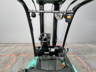 Carretilla contrapesada de 3 ruedas Yale ERP16VTLWB - 7