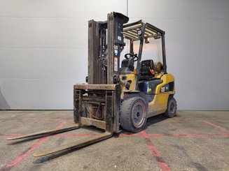 Carretilla contrapesada de 4 ruedas Caterpillar GP30NTD