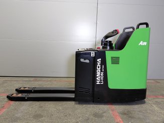 Transpaleta con plataforma Hangcha CBD20-AC2S-iSU