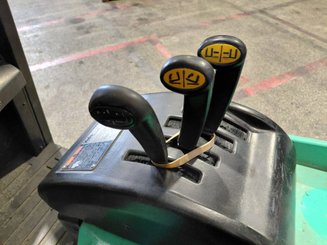 Carretilla contrapesada de 3 ruedas Yale ERP16 ATF