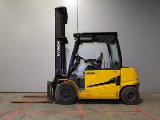 Carretilla contrapesada de 4 ruedas Hyundai 45B9