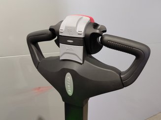 Transpaleta con conductor acompañante Hangcha CBD20-XT1-SI