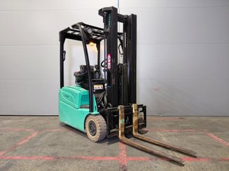 Carretilla contrapesada de 3 ruedas Yale ERP15VTSWB - 1