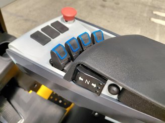 Carretilla contrapesada de 4 ruedas Hangcha XE25Hi ( CPD25-XEY2H2-SI )