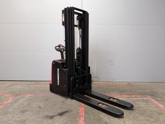 Apilador con conductor acompañante Hangcha CDD12-AC2-L