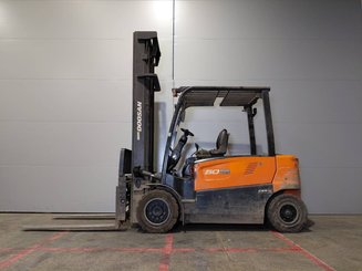 Carretilla contrapesada de 4 ruedas Doosan B50X-7