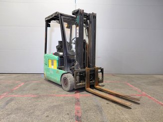 Carretilla contrapesada de 3 ruedas Yale ERP16 ATF