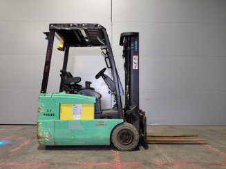 Carretilla contrapesada de 3 ruedas Yale ERP16 ATF