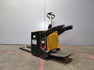 Transpaleta con plataforma Caterpillar NPV20N2