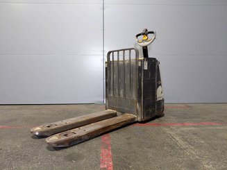 Transpaleta con conductor acompañante Crown WP3080 - 1