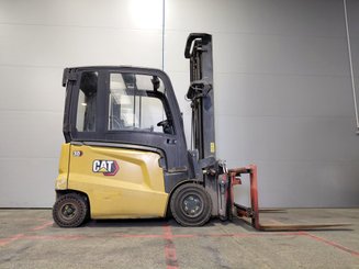 Carretilla contrapesada de 4 ruedas Caterpillar EP30CN