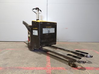 Transpaleta con plataforma Caterpillar NPV20N2