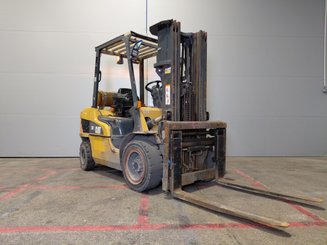 Carretilla contrapesada de 4 ruedas Caterpillar GP30NTD