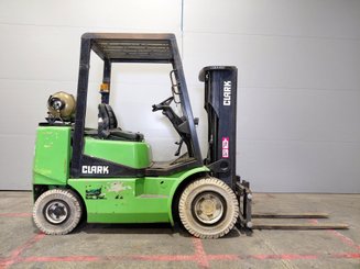 Carretilla elevadora a gas Clark CGP25 - 5