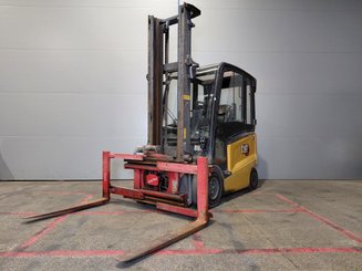 Carretilla contrapesada de 4 ruedas Caterpillar EP30CN