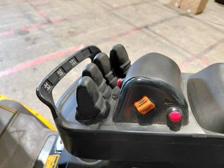 Carretilla contrapesada de 4 ruedas Hyundai 45B9