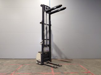 Apilador con conductor acompañante Crown WF3000 1.2